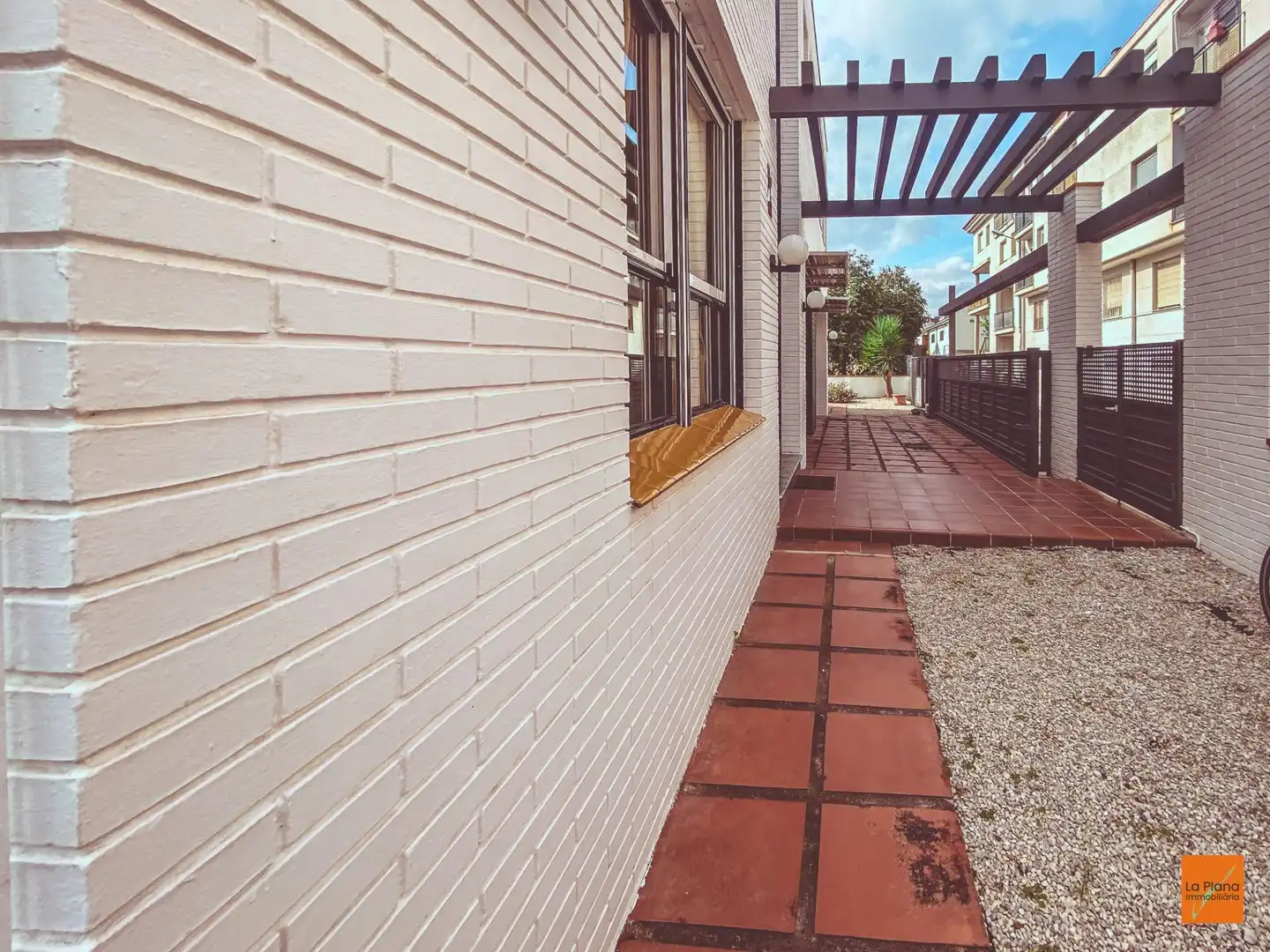 Vista exterior de Casa o xalet en venda en La Sénia amb Aire condicionat, Calefacció i Jardí privat