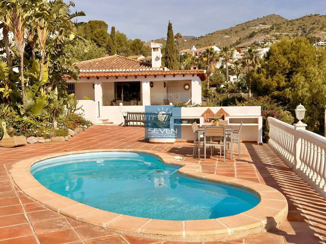 Vista exterior de Casa o chalet en venta en Almuñécar con Aire acondicionado, Calefacción y Jardín privado