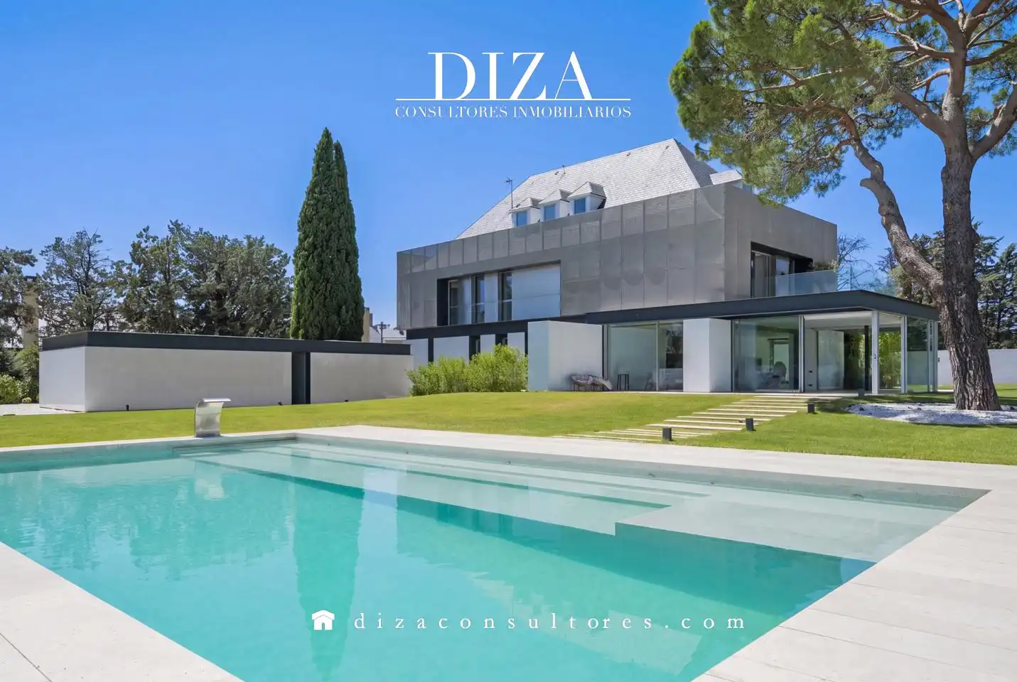 Casa amb piscina en venda a Avenida de la Finca