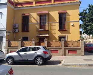 Exterior view of House or chalet for sale in  Sevilla Capital  with Terrace and Balcony