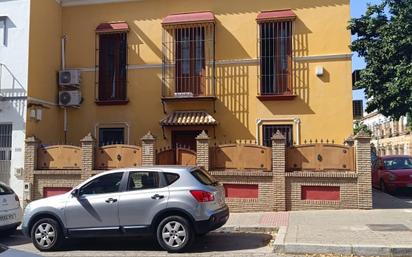 Exterior view of House or chalet for sale in  Sevilla Capital  with Terrace and Balcony