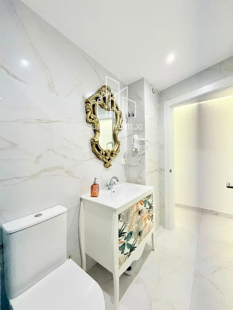 Baño de Piso de alquiler en Salamanca con Calefacción, Terraza y Amueblado