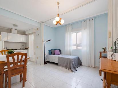 Dormitori de Apartament en venda en Torrevieja amb Terrassa i Moblat