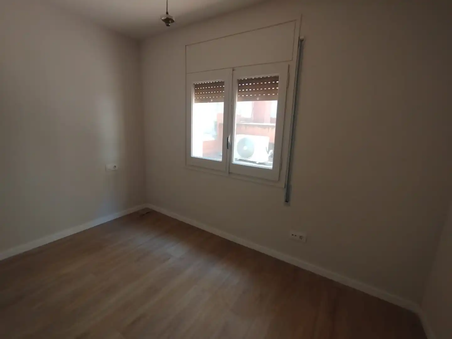 Schlafzimmer von Wohnung zur Miete in Girona