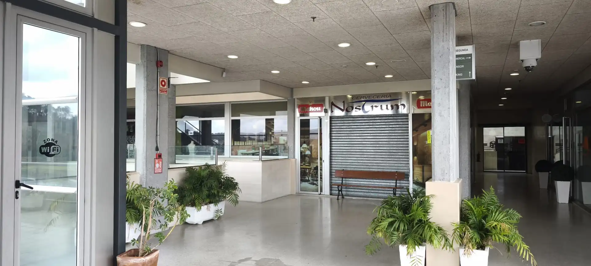 Local de alquiler en Brión con Aire acondicionado y Amueblado