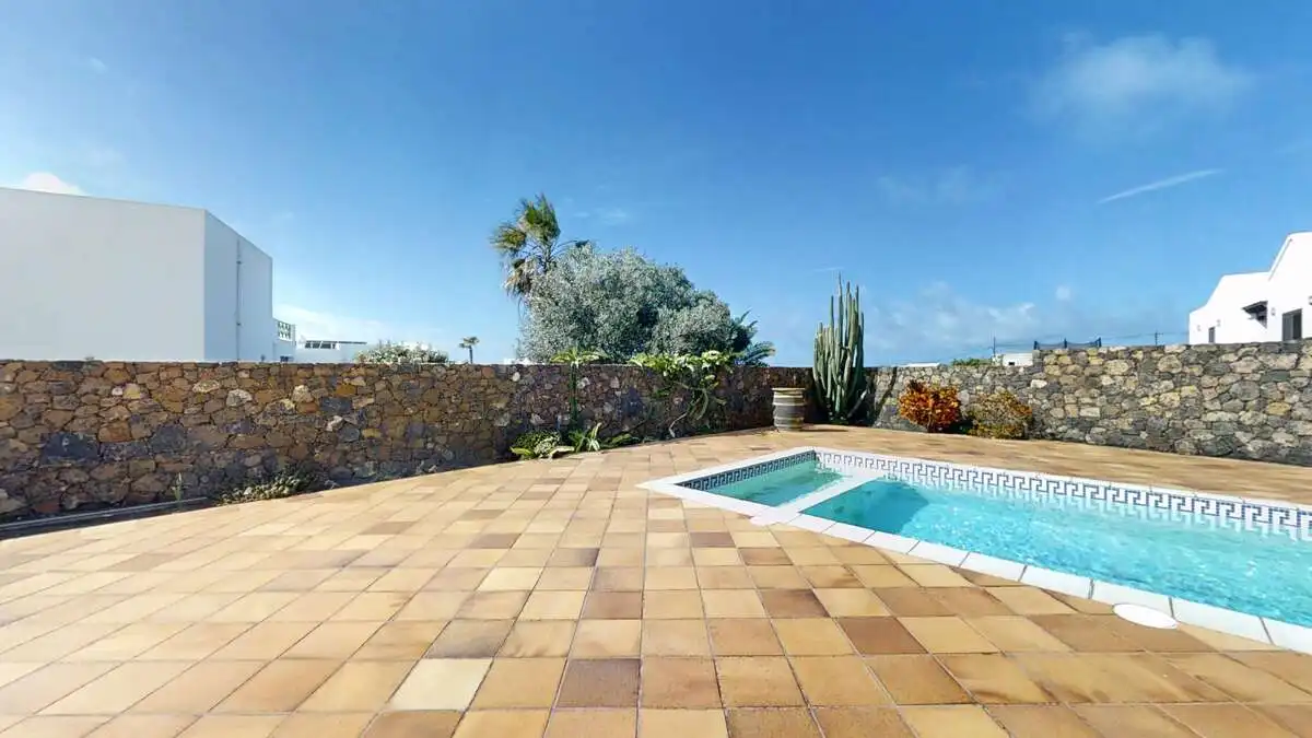 Piscina de Casa o xalet en venda en Yaiza amb Aire condicionat, Jardí privat i Traster