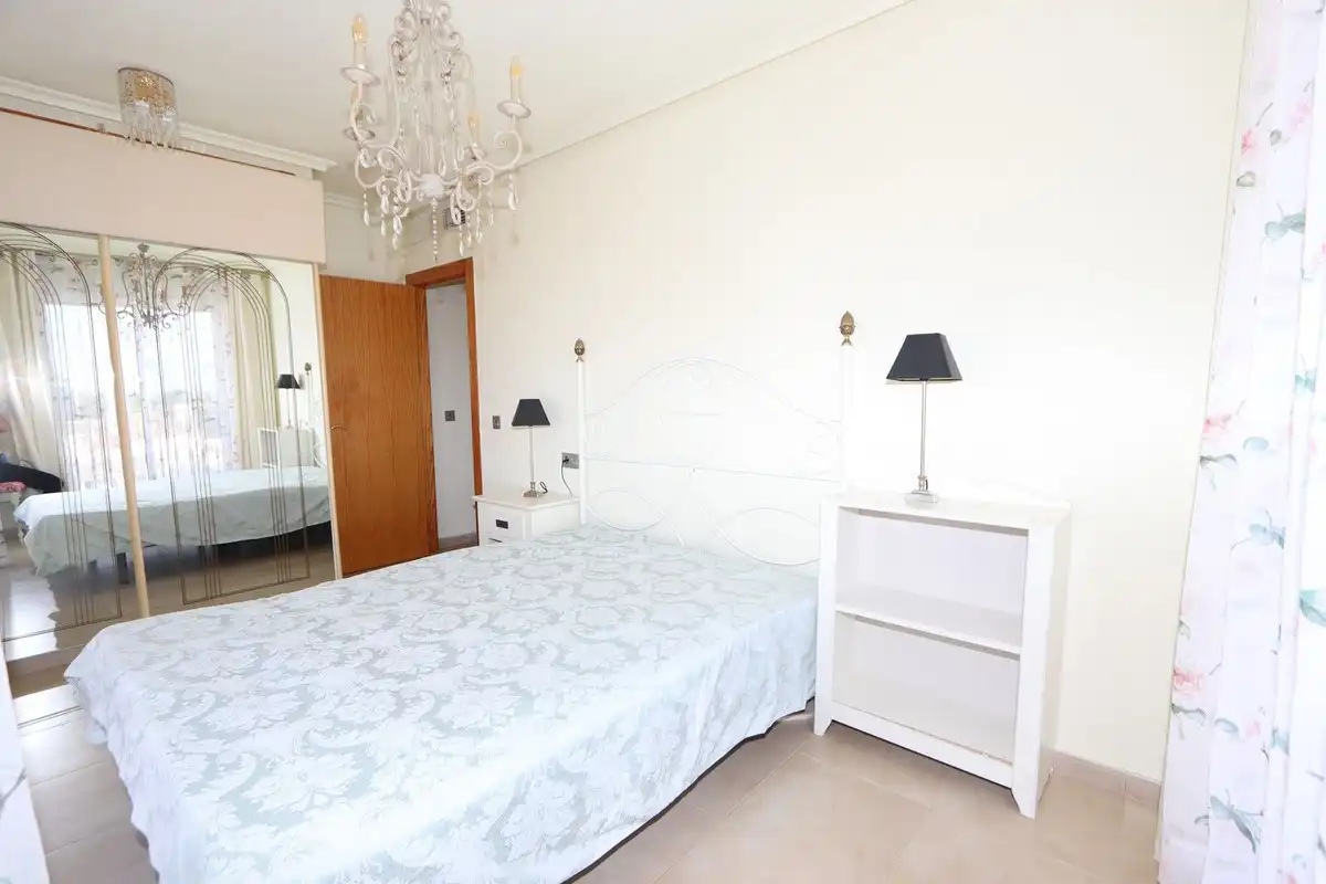 Habitación de Apartamento en venta en Murcia con Aire acondicionado, Trastero y Piscina comunitaria