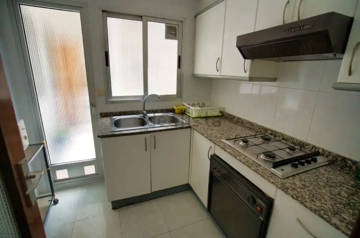 Küche von Wohnung zur Miete in Valencia mit Abstellraum, Möbliert und Ofen