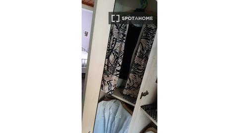 Photo 5 of Flat to share in La Font d'en Fargues, Barcelona