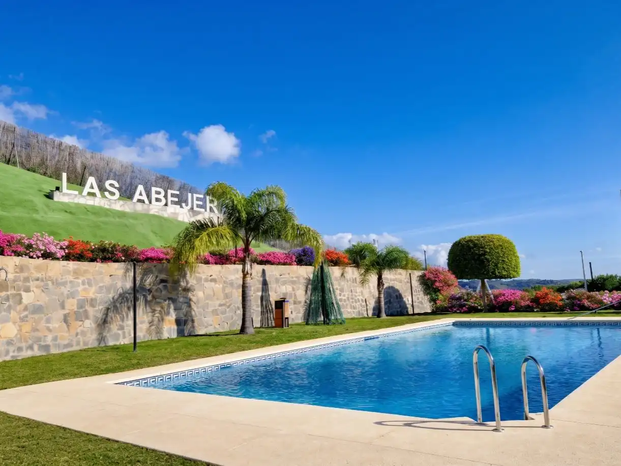 Vista exterior de Pis en venda en Estepona amb Terrassa
