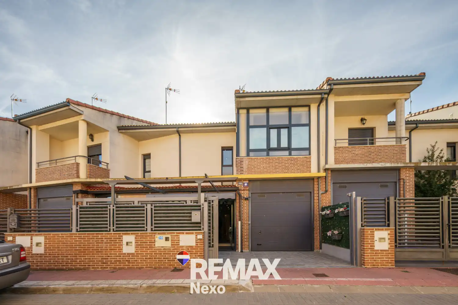 Vista exterior de Casa adosada en venta en Cigales con Calefacción, Jardín privado y Terraza