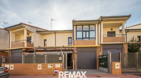 Foto 2 de Casa adosada en venta en Avenida de Burgos, Cigales, Valladolid
