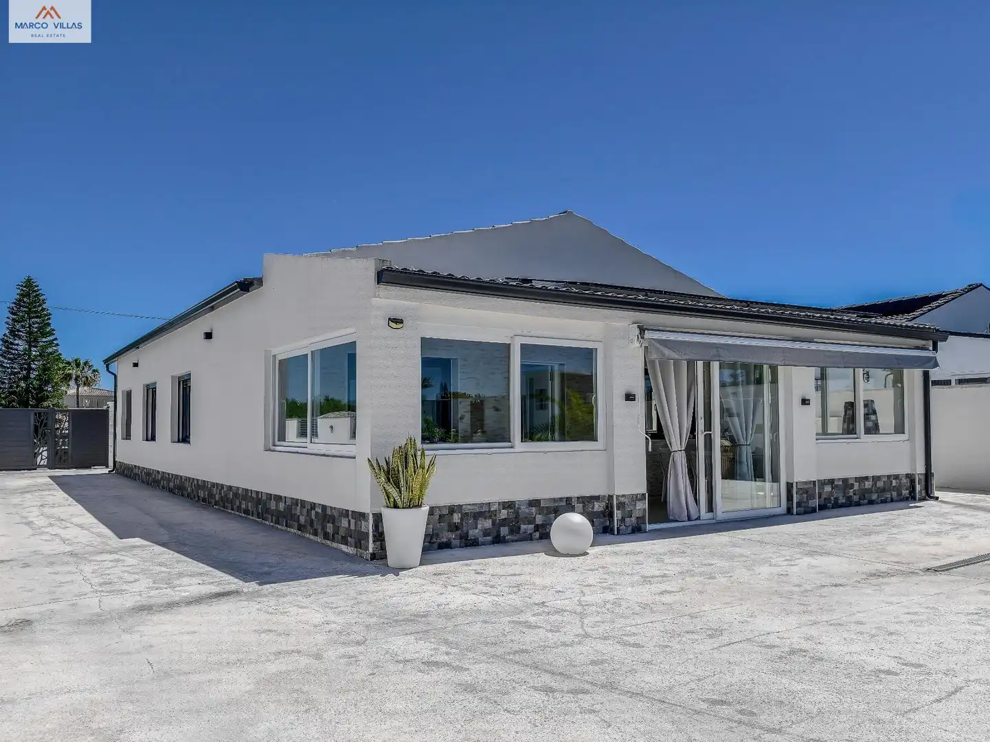 Vista exterior de Casa o chalet en venta en San Fulgencio con Aire acondicionado, Jardín privado y Piscina