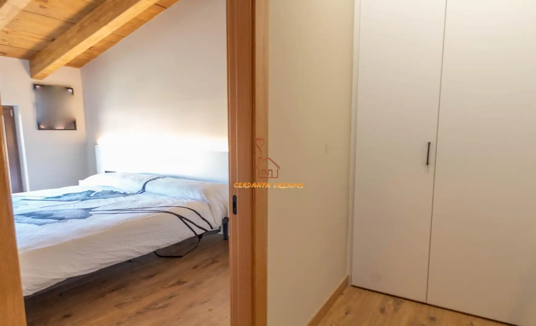Dormitori de Casa adosada en venda en Fontanals de Cerdanya amb Calefacció, Jardí privat i Parquet