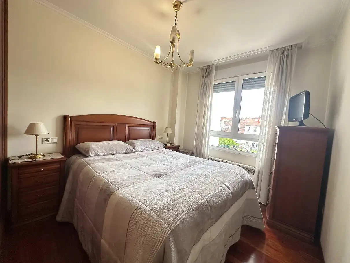 Habitación de Piso de alquiler en Santiago de Compostela  con Calefacción, Trastero y Amueblado
