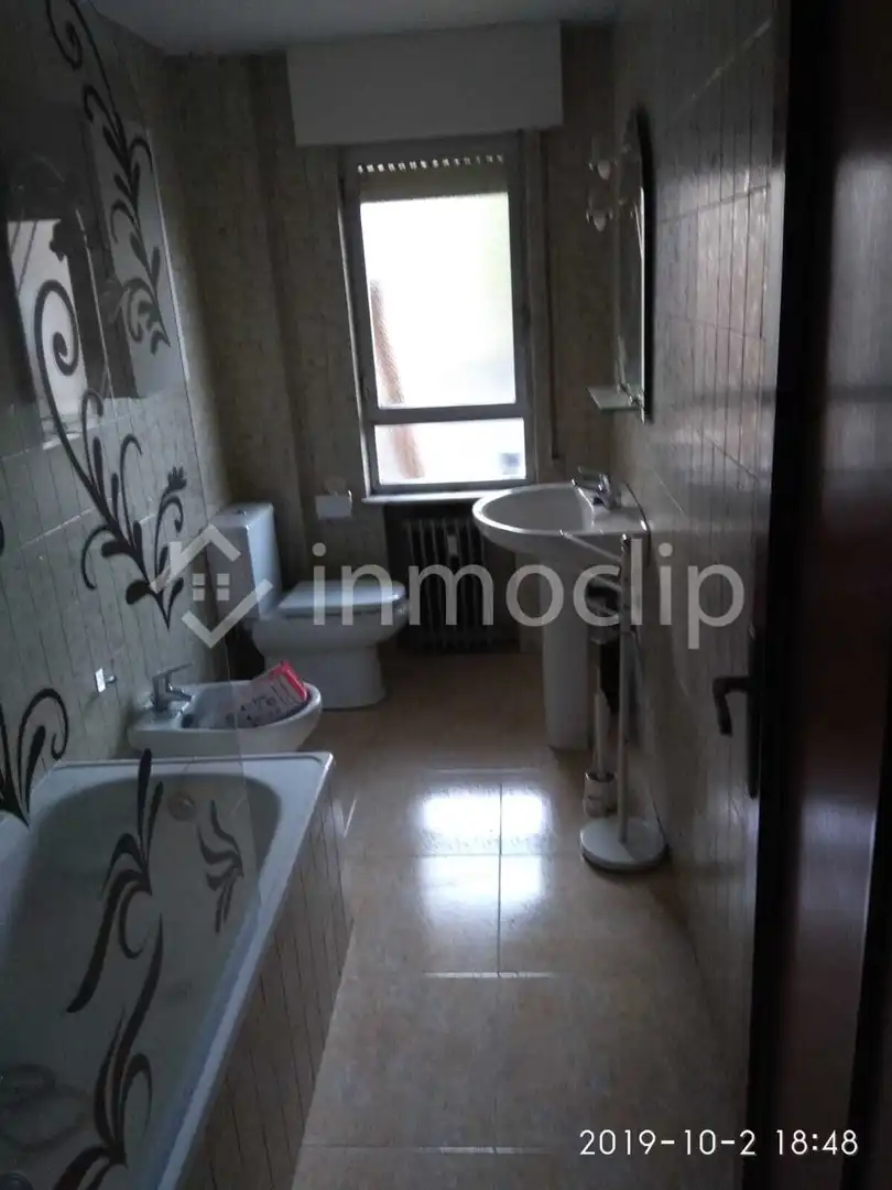 Bathroom of Flat for rent in Salamanca  with Heating and Furnished
