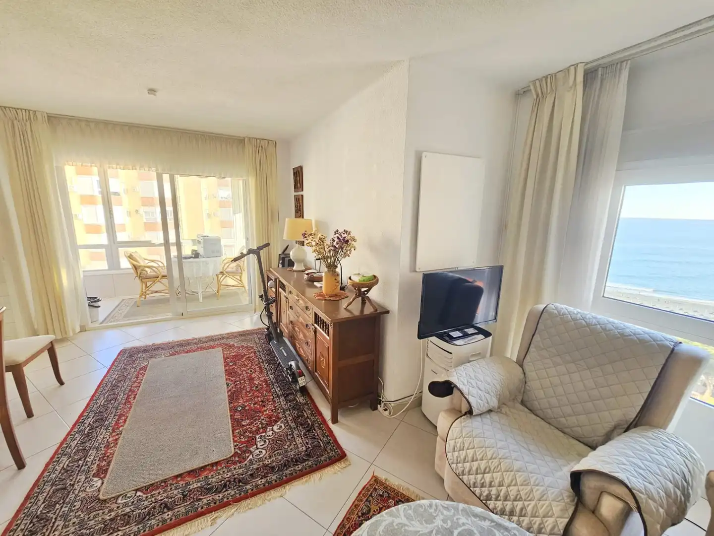 Sala de estar de Apartamento en venta en Torrox con Amueblado y Piscina comunitaria
