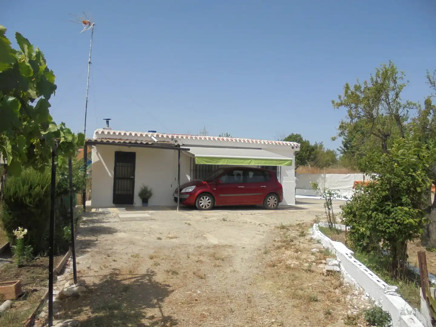 Exterior view of Houses for sale in Casinos  with Swimming Pool
