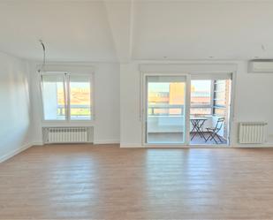 Living room of Flat to rent in  Madrid Capital  with Air Conditioner and Terrace