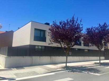 Exterior view of Single-family semi-detached for sale in Vitoria - Gasteiz  with Heating, Private garden and Parquet flooring