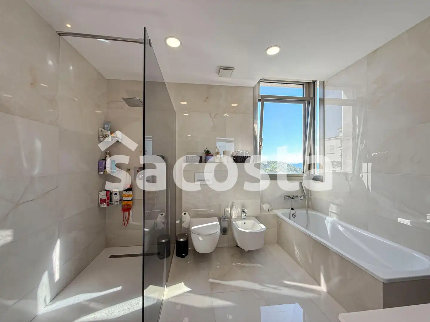 Bany de Casa o xalet en venda en Lloret de Mar amb Aire condicionat, Jardí privat i Terrassa