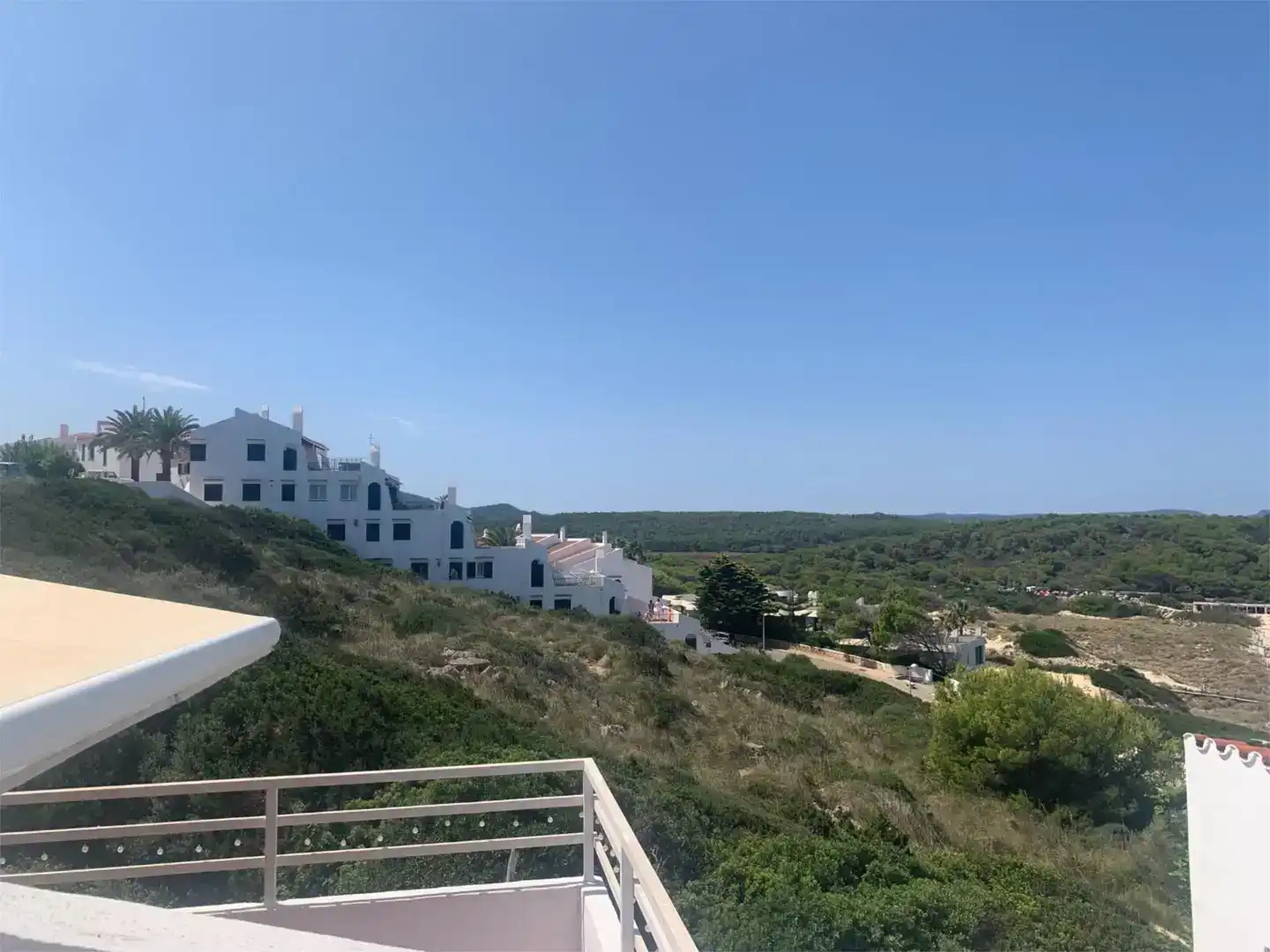 Vista exterior de Casa adosada en venda en Es Mercadal amb Aire condicionat, Jardí privat i Traster