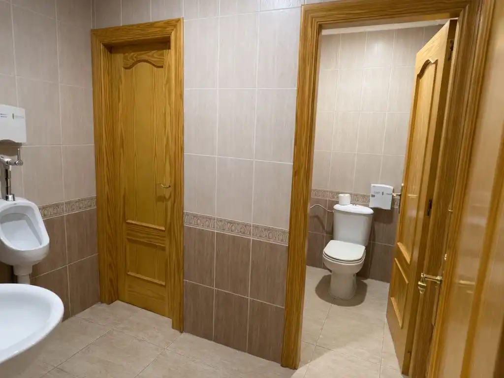 Baño de Local en venta en Catral con Aire acondicionado