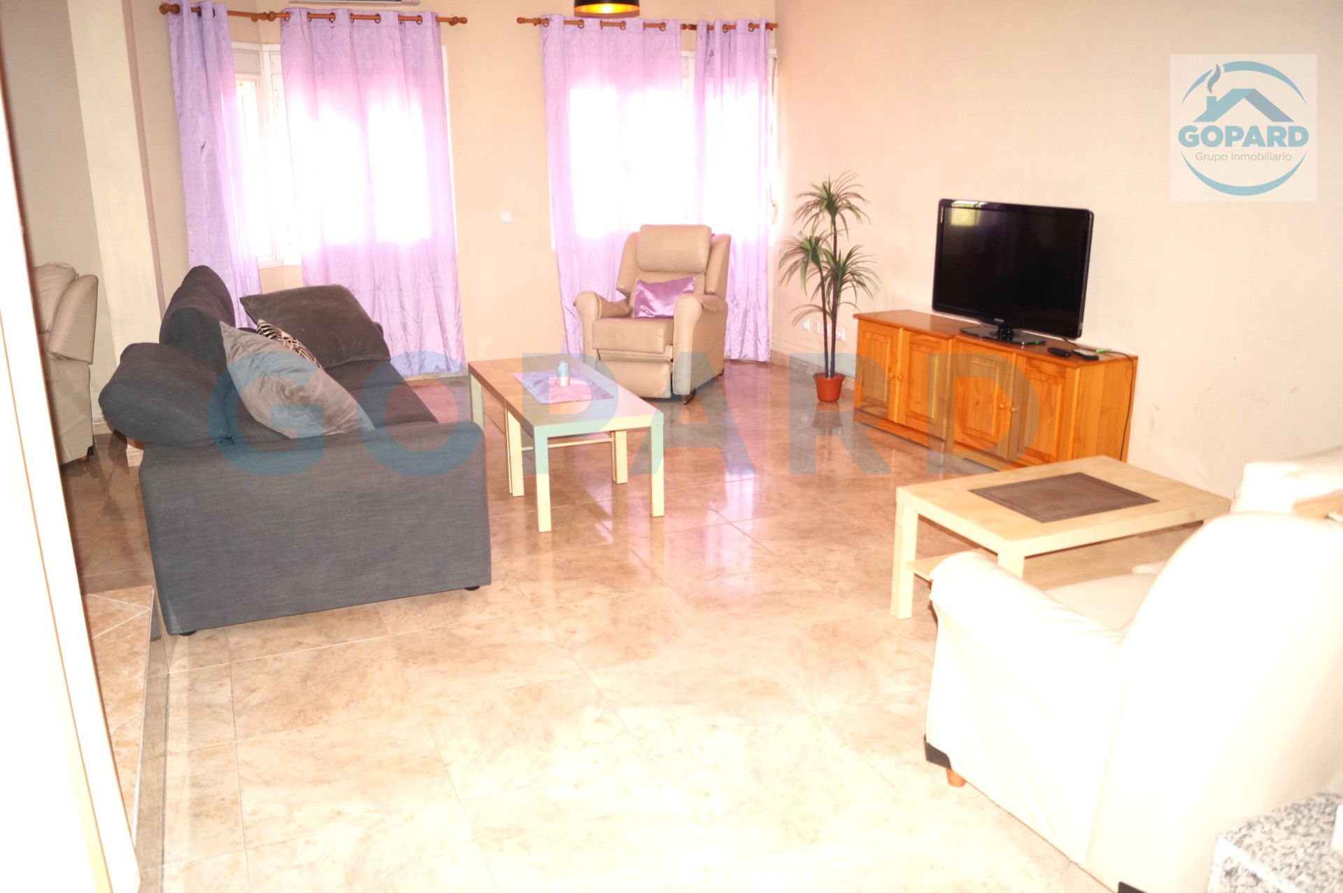 Sala d'estar de Casa adosada de lloguer en Villanueva de la Cañada amb Aire condicionat, Calefacció i Jardí privat