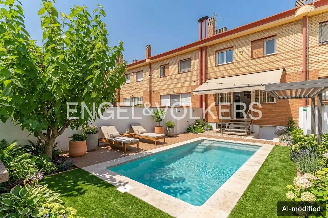 Vista exterior de Casa adosada en venta en Ripollet con Calefacción, Jardín privado y Terraza