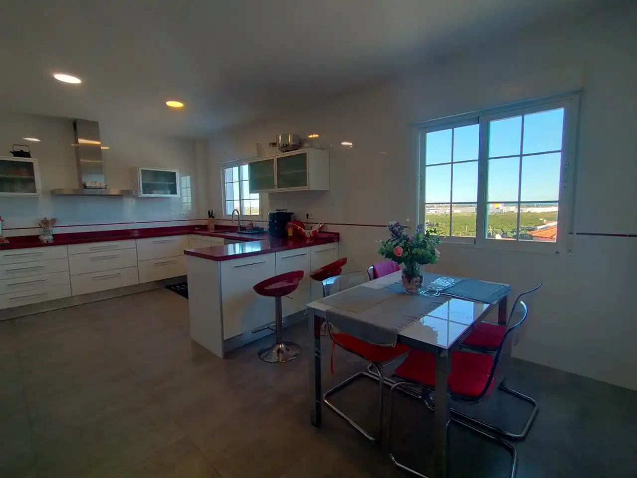 Cocina de Casa o chalet en venta en Oliva con Aire acondicionado, Jardín privado y Terraza