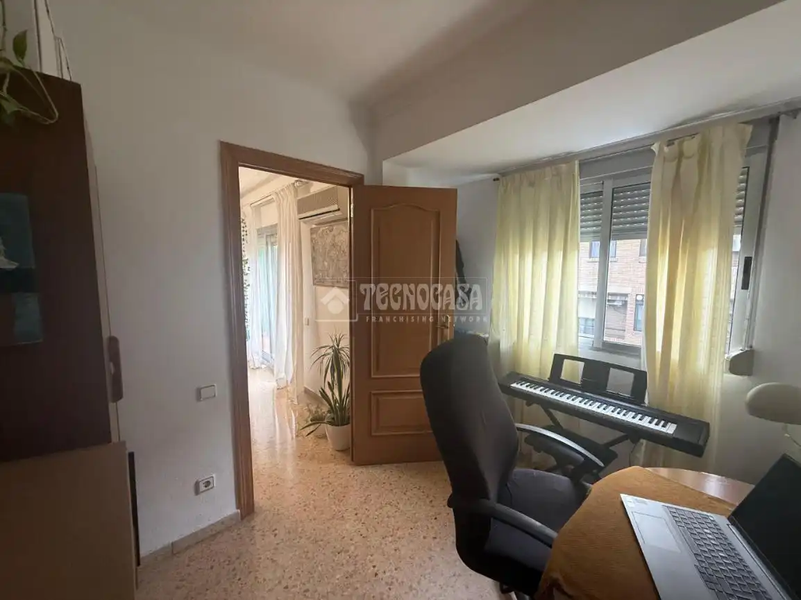 Schlafzimmer von Wohnung zum Verkauf in Mislata mit Klimaanlage und Balkon