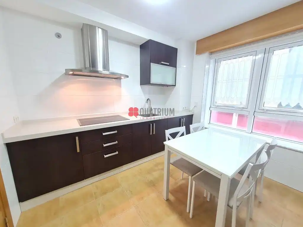 Cocina de Piso de alquiler en Santiago de Compostela  con Calefacción, Trastero y Amueblado