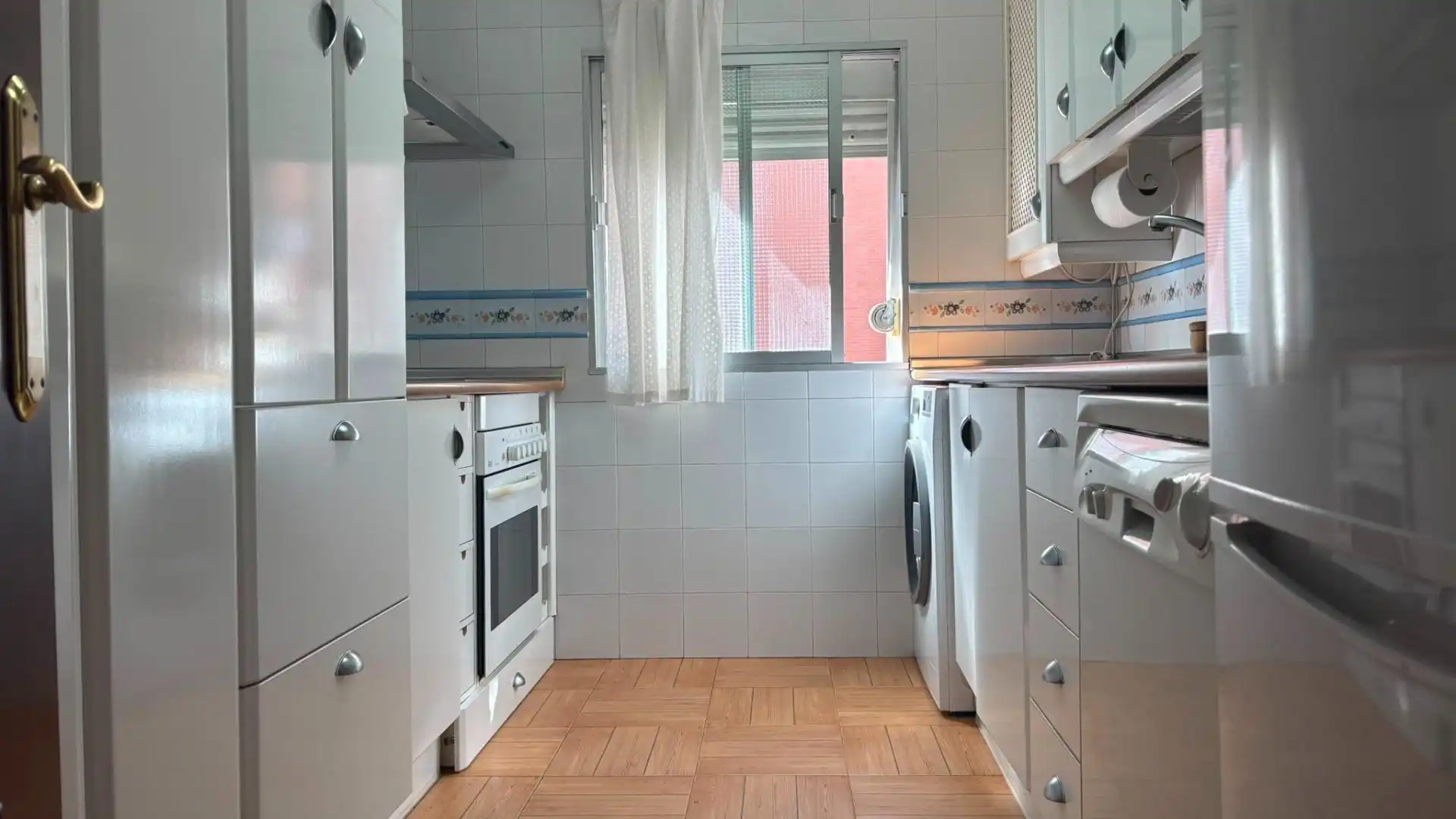 Kitchen of Flat for sale in Sevilla  with Air Conditioner, Terrace and Furnished