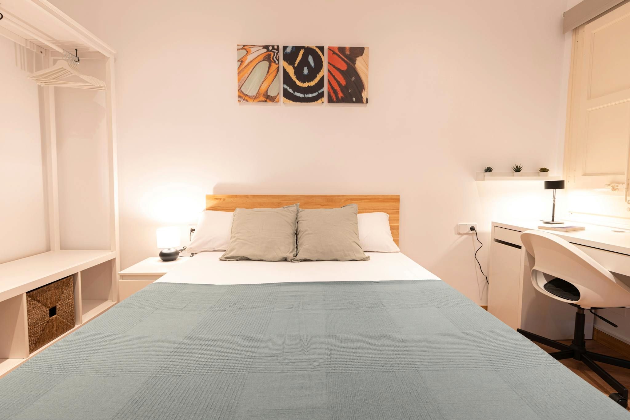 Bedroom of Flat to share in L'Hospitalet de Llobregat  with Washing machine