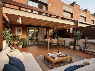 Casa aparellada amb balcó en venda a Sant Vicenç centre