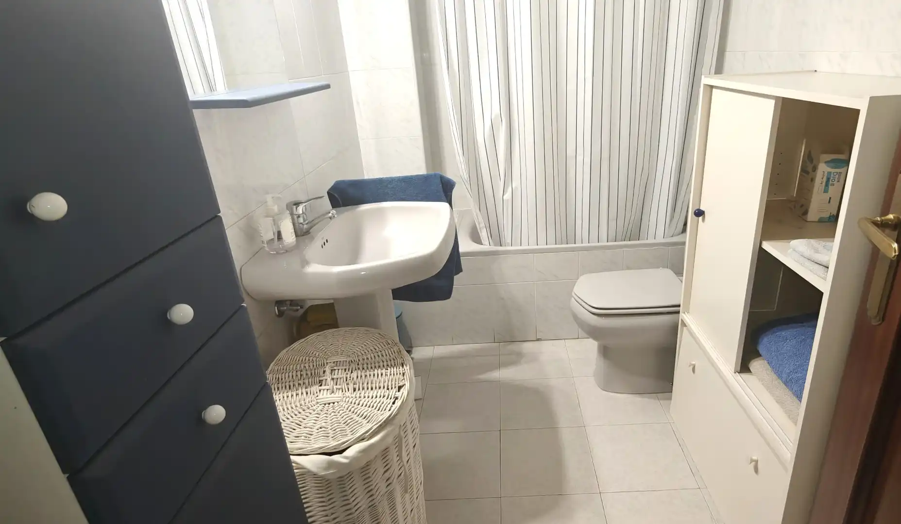 Baño de Apartamento en venta en Zaragoza con Aire acondicionado, Calefacción y Parquet