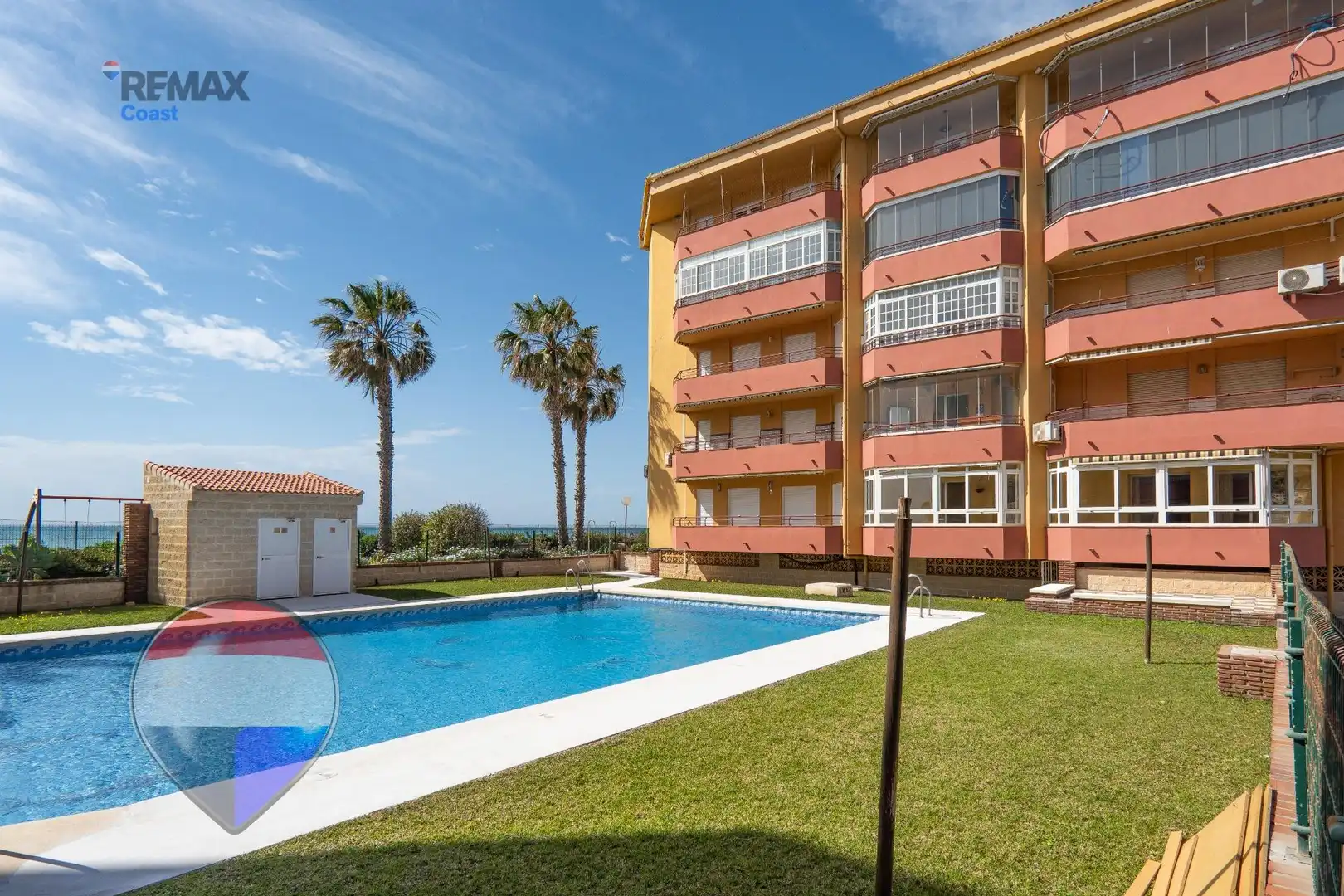 Außenansicht von Wohnung zum Verkauf in Rincón de la Victoria mit Privatgarten, Terrasse und Gemeinschaftspool