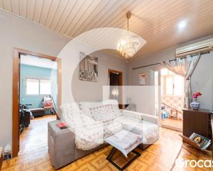 Living room of Flat for sale in  Barcelona Capital  with Air Conditioner, Furnished and Oven