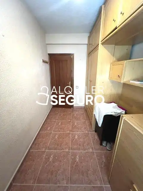 Wohnung zur Miete in Parla mit Klimaanlage, Heizung und Terrasse