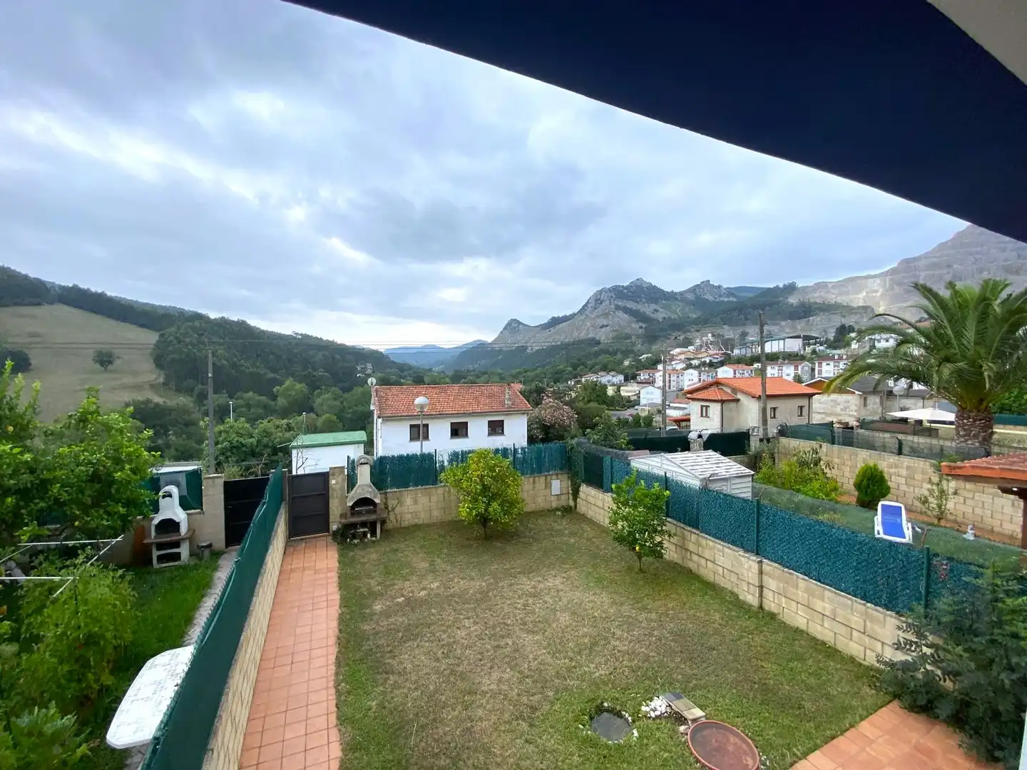 Vista exterior de Casa o chalet en venta en Castro-Urdiales con Calefacción y Piscina comunitaria