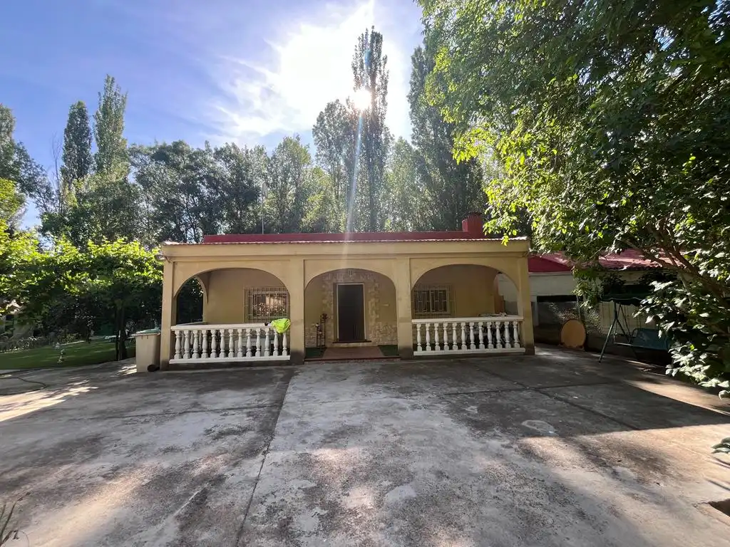 Vista exterior de Finca rústica en venda en Lezuza amb Traster, Piscina i Moblat