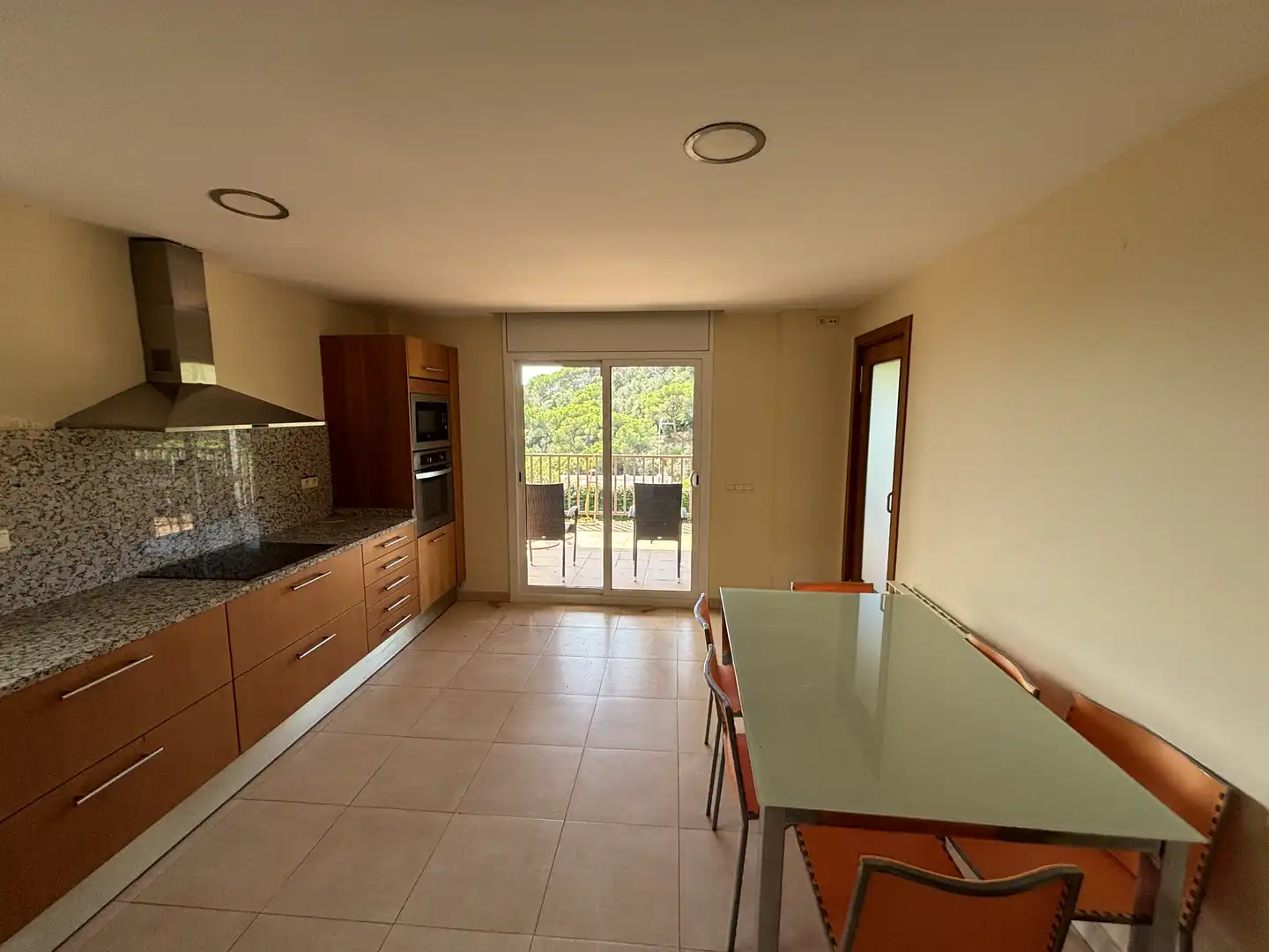 Cuina de Casa o xalet en venda en Arenys de Mar amb Aire condicionat, Calefacció i Jardí privat