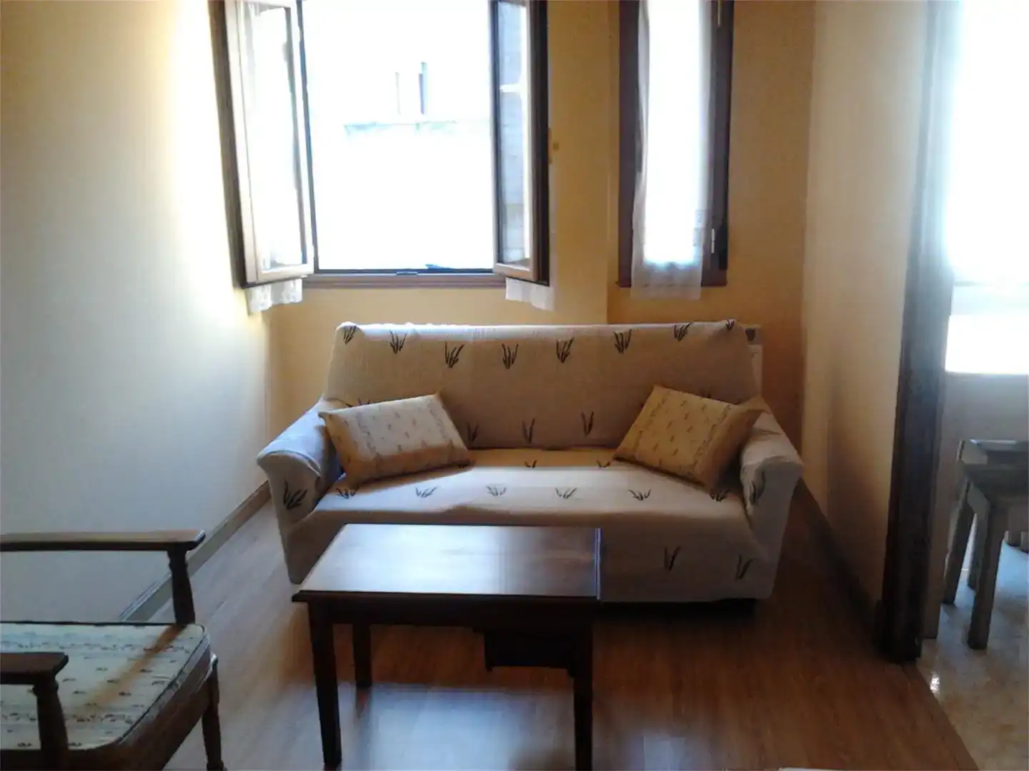 Sala de estar de Piso de alquiler en Cangas del Narcea con Amueblado, Horno y Lavadora