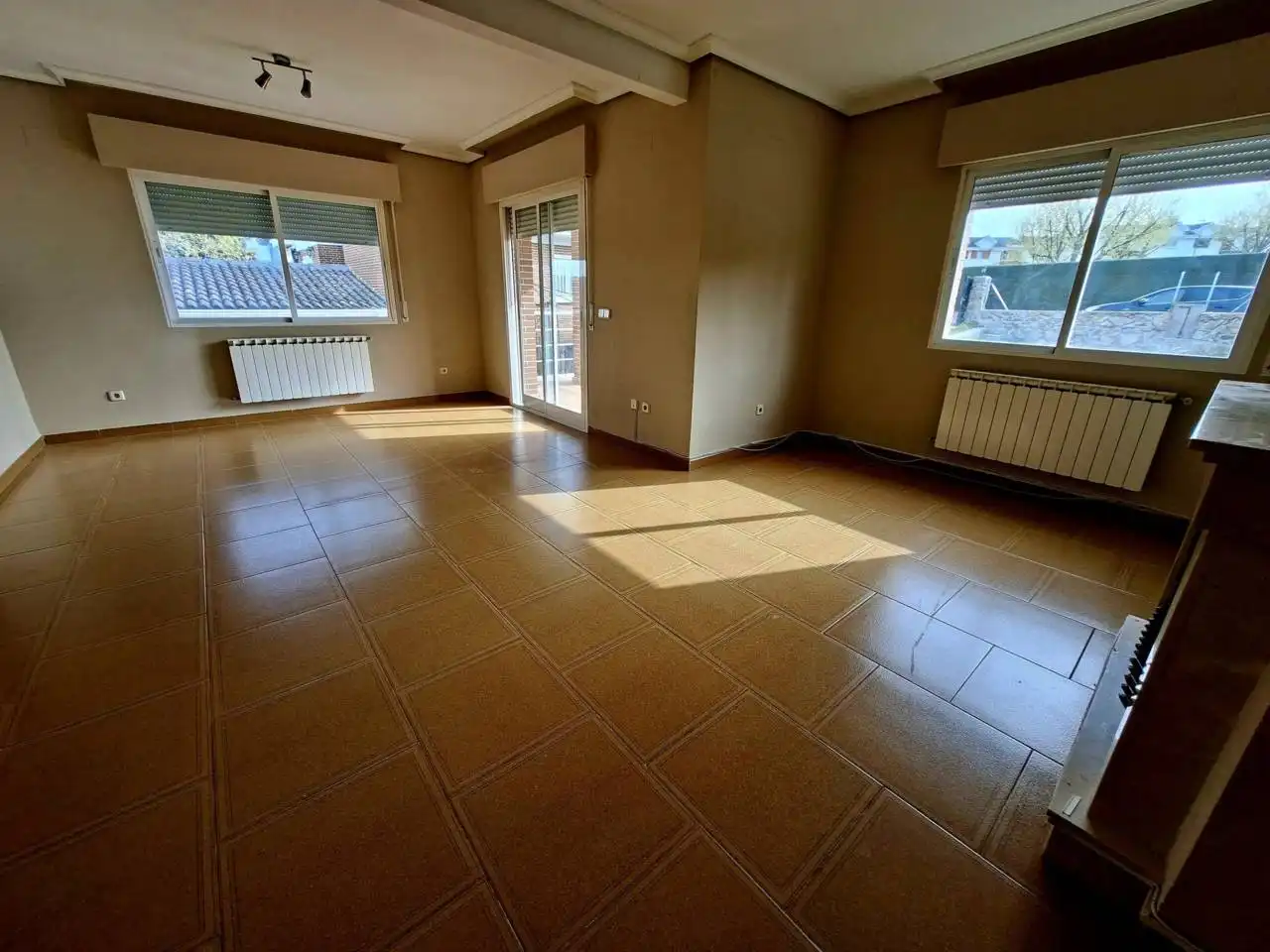 Sala d'estar de Casa adosada en venda en Moralzarzal amb Calefacció, Jardí privat i Terrassa