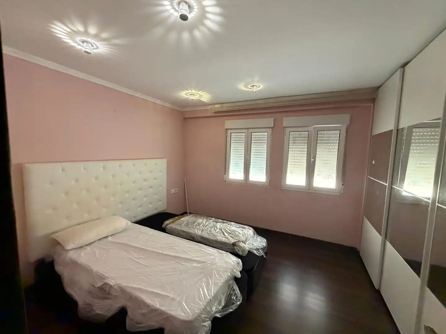 Schlafzimmer von Wohnung zur Miete in Moncada mit Klimaanlage, Parkett und Möbliert