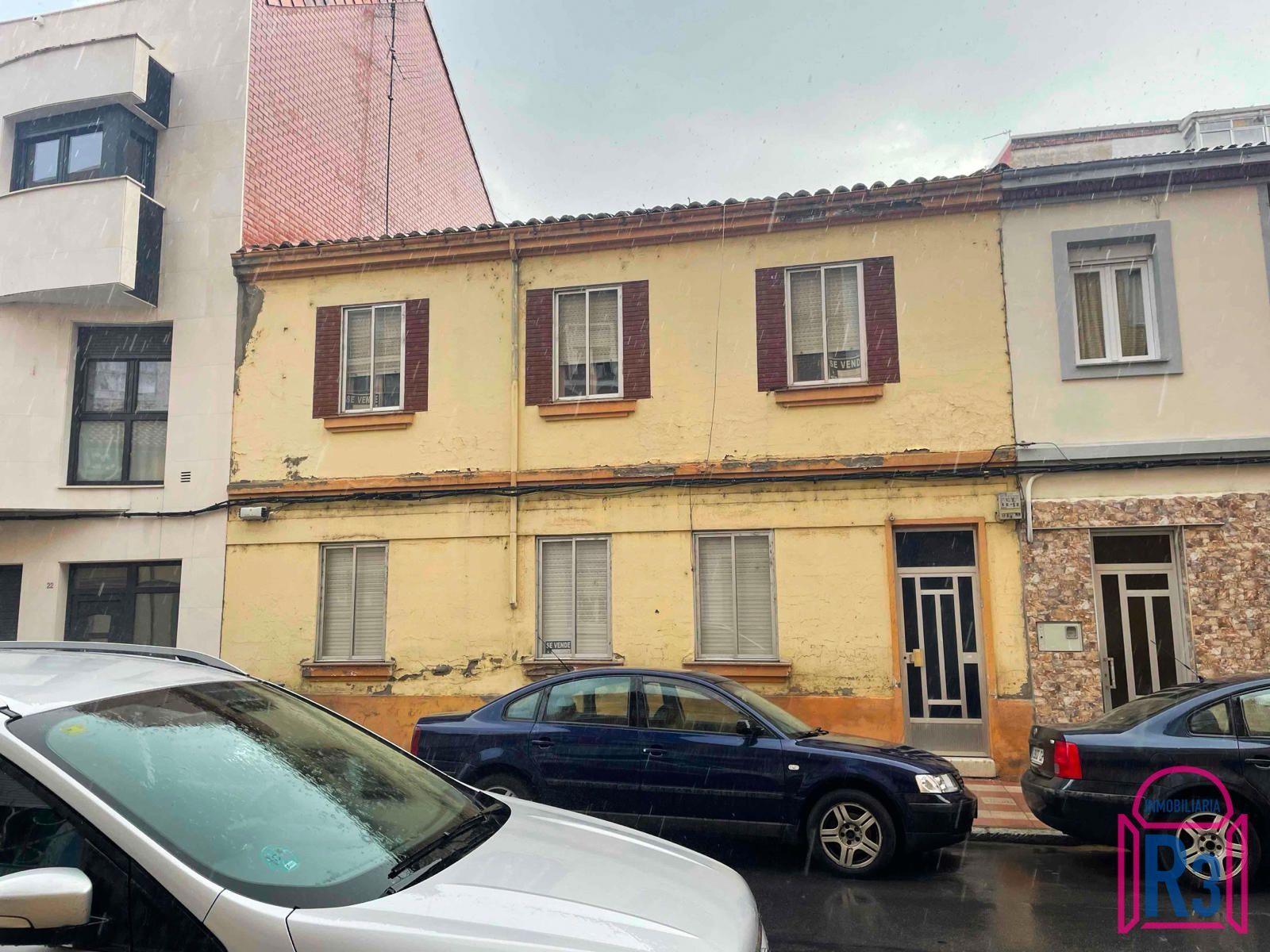 Vista exterior de Casa o xalet en venda en León Capital  amb Calefacció