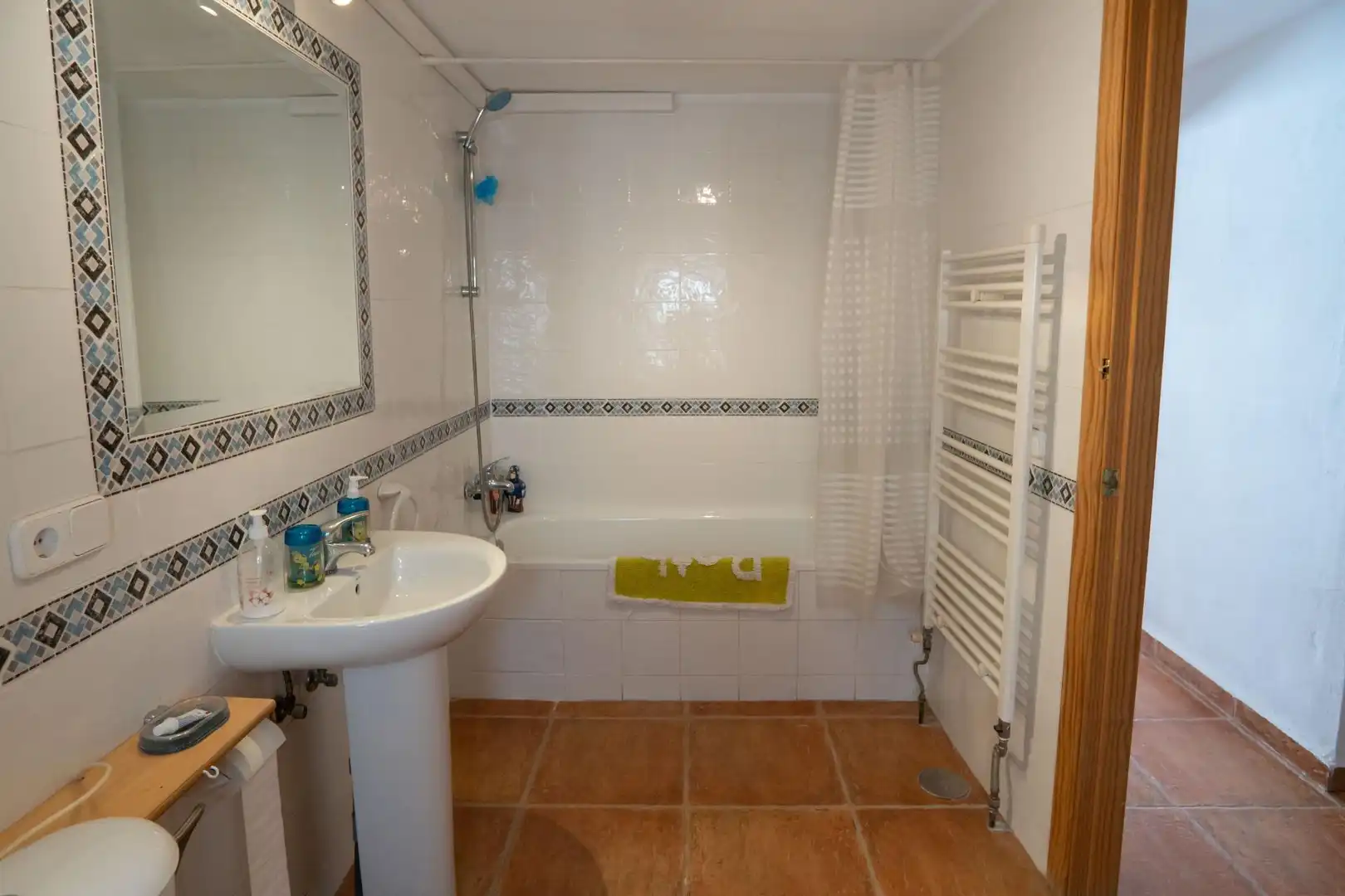 Bathroom of Houses for sale in Pizarra  with Terrace, Swimming Pool and Balcony