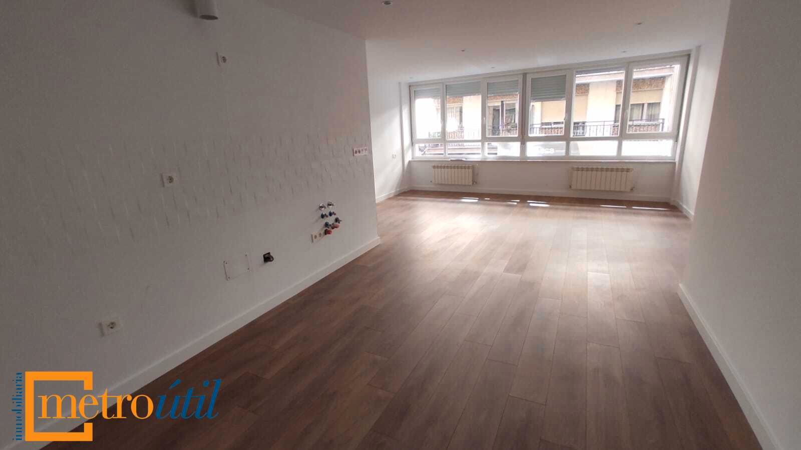 Living room of Flat for sale in Salamanca Capital  with Heating, Parquet flooring and Terrace