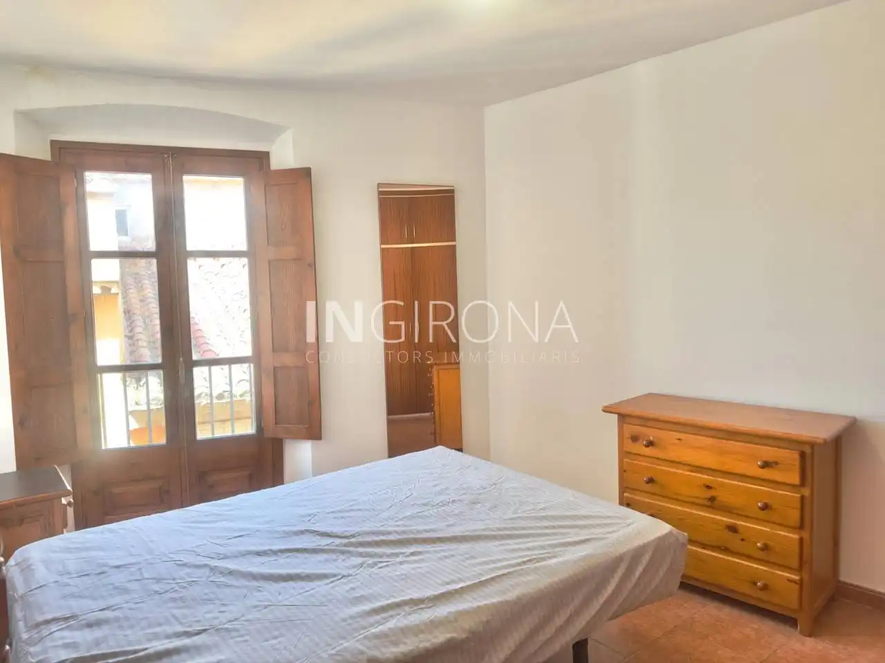 Habitación de Piso de alquiler en Girona con Calefacción, Amueblado y Balcón