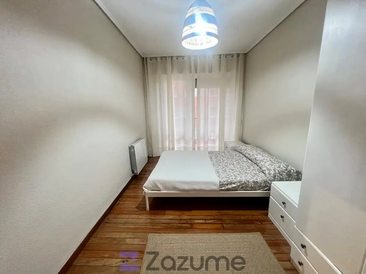 Schlafzimmer von Wohnung zur Miete in Bilbao  mit Heizung, Terrasse und Möbliert